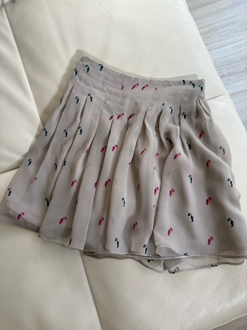 NWT BCBGeneration Light Gray Pleated Skirt with Multicolor Parrot Print